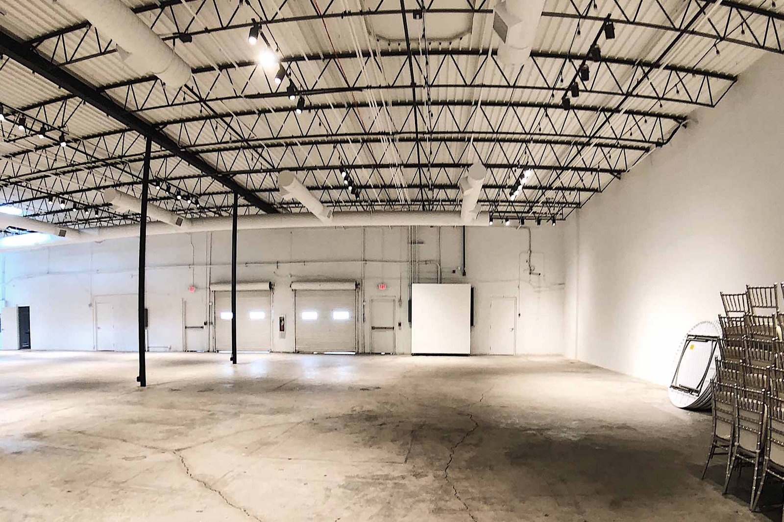 inside-of-an-event-venue-2021-09-02-17-02-29-utc-1